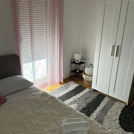 Apartman Tara דירה *