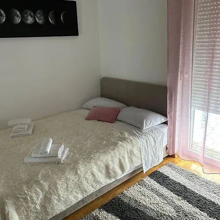 Apartman Tara דירה